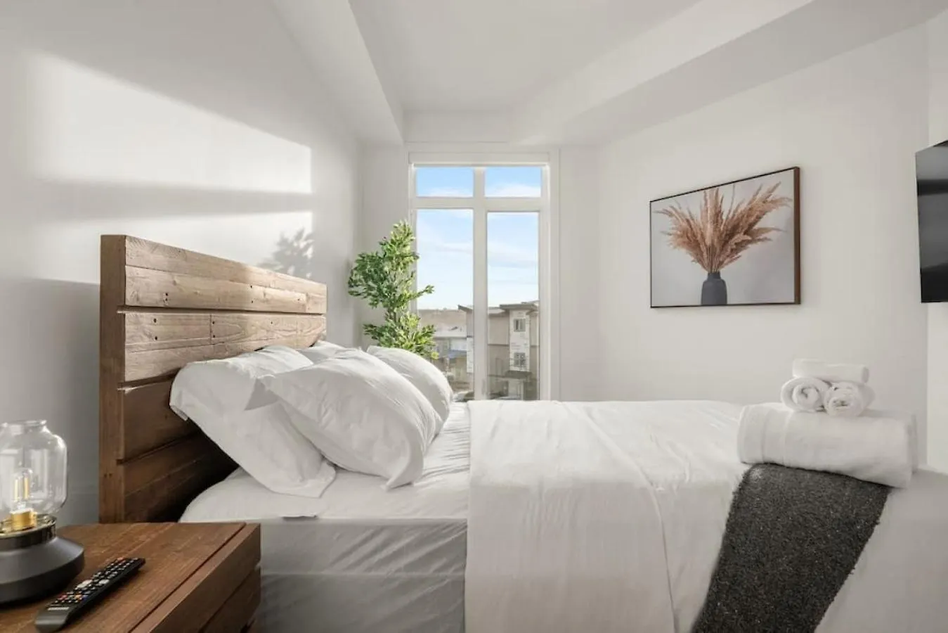 Top Rated Luxury Stay With Free Banff Access, Bbq, Netflix, Patio Dining, Sleeps 4 Calgary Apartment