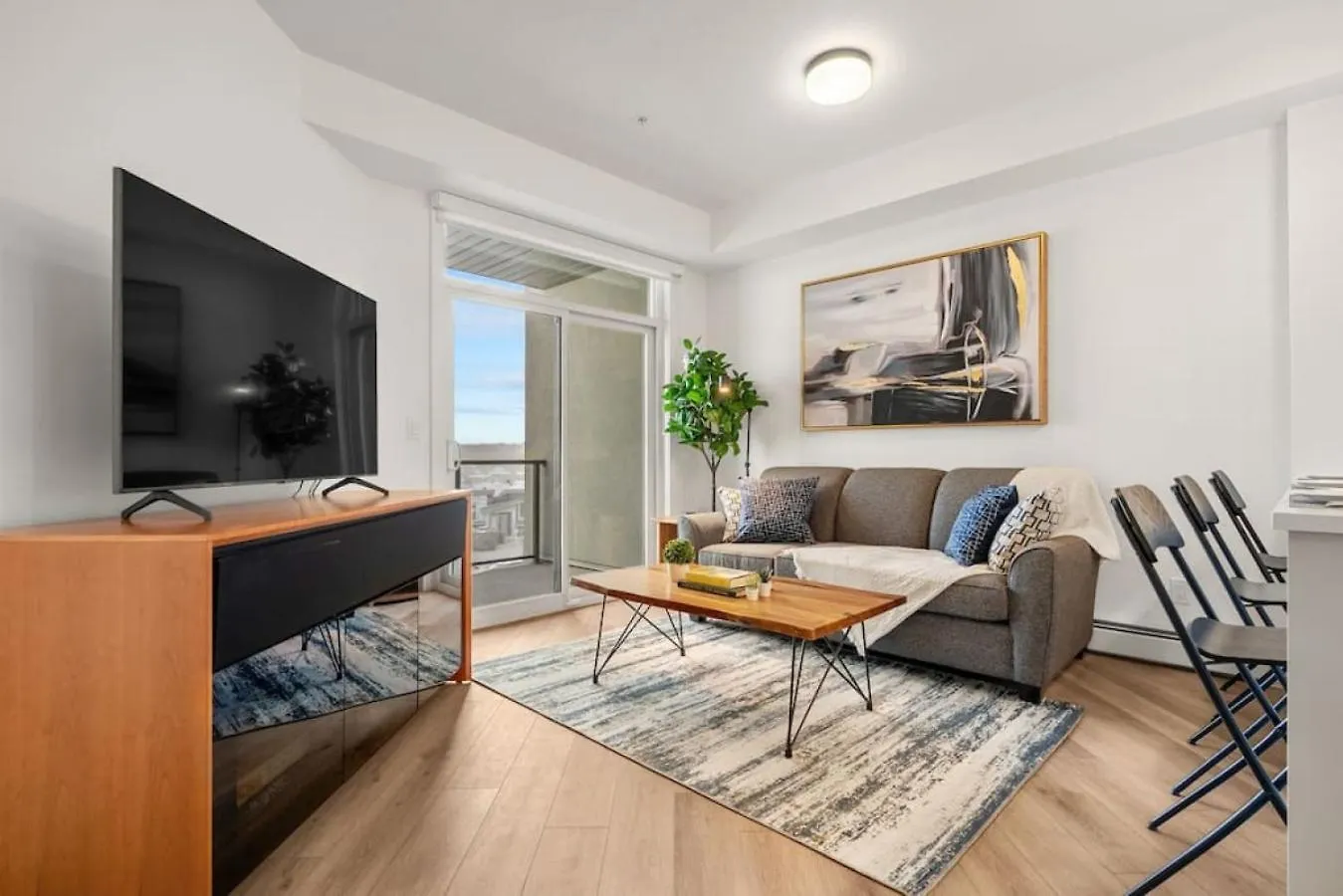 Top Rated Luxury Stay With Free Banff Access, Bbq, Netflix, Patio Dining, Sleeps 4 Calgary