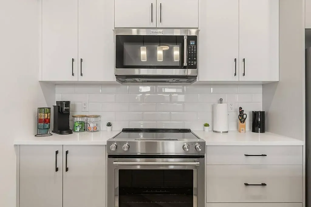 Apartment Top Rated Luxury Stay With Free Banff Access, Bbq, Netflix, Patio Dining, Sleeps 4 Calgary Canada