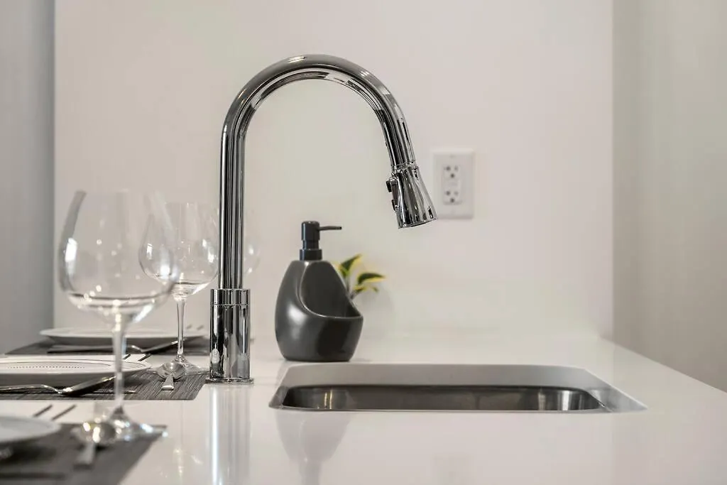 Apartment Top Rated Luxury Stay With Free Banff Access, Bbq, Netflix, Patio Dining, Sleeps 4 Calgary