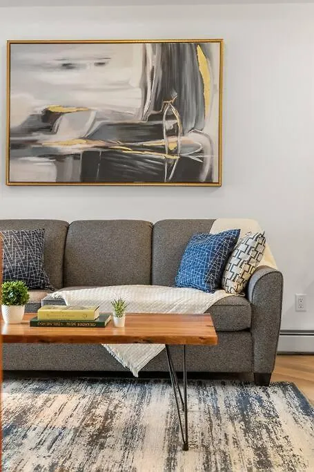 Apartment Top Rated Luxury Stay With Free Banff Access, Bbq, Netflix, Patio Dining, Sleeps 4 Calgary Canada