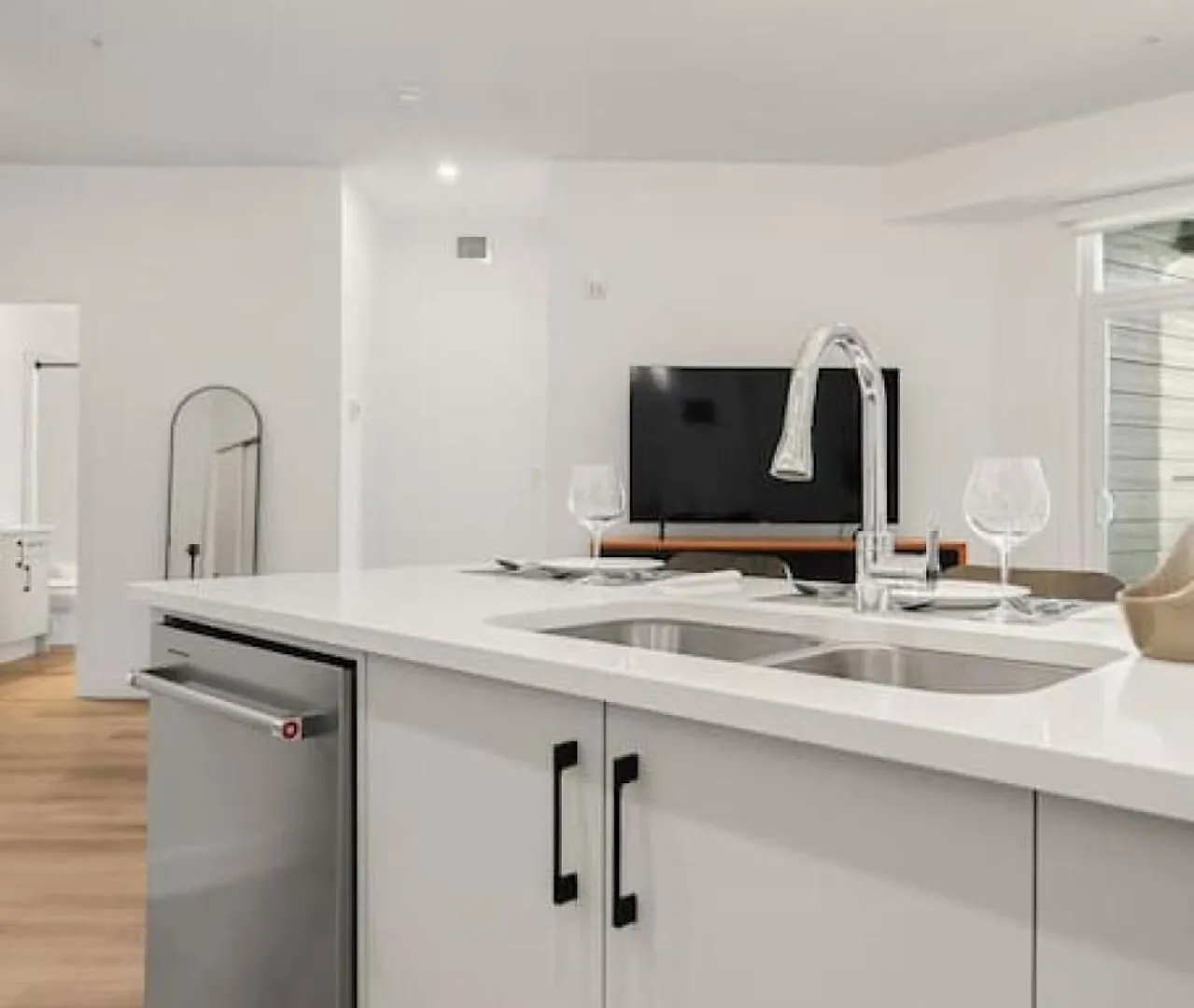 Apartment Top Rated Luxury Stay With Free Banff Access, Bbq, Netflix, Patio Dining, Sleeps 4 Calgary Canada